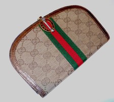 CARTEIRA OVAL VINTAGE GUCCI MARROM TECIDO/COURO LOGOTIPO CLIPE DOBRÁVEL GRANDE - MUITO RARA comprar usado CARTEIRA OVAL VINTAGE GUCCI MARROM TECIDO/COURO LOGOTIPO CLIPE DOBRÁVEL GRANDE - MUITO RARA comprar usado  Enviando para Brazil
