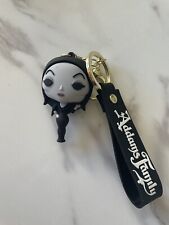 Porte clés morticia d'occasion  Carvin