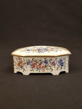 Porcelain chest decorated d'occasion  Expédié en Belgium