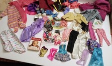 Lote de ropa, zapatos y accesorios para muñecas segunda mano  Embacar hacia Mexico