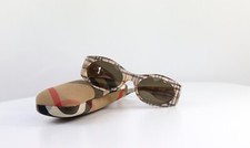 Lunettes soleil burberrys d'occasion  Montfrin