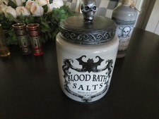 Sais de banho de sangue vintage frasco de Halloween com tampa de caveira excelente estado comprar usado Sais de banho de sangue vintage frasco de Halloween com tampa de caveira excelente estado comprar usado  Enviando para Brazil