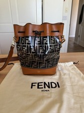 Linda bolsa balde Fendi Mon cofre bom estado vem com saco de pó comprar usado  Enviando para Brazil