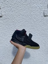 Nike air yeezy d'occasion Nike air yeezy d'occasion  Le Pecq