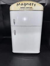 Ímã de geladeira raro Hallmark Shoebox Greetings ~ 11" x 6 1/2" lata, usado comprar usado  Enviando para Brazil