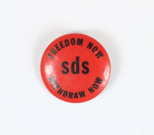 Usado, Botão Pinback Students For A Democratic Society SDS Vietnã Protesto comprar usado Usado, Botão Pinback Students For A Democratic Society SDS Vietnã Protesto comprar usado  Enviando para Brazil
