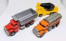 3 caminhões Hot Wheels: caminhão tanque Peterbilt e caminhão basculante, misturador de cimento Oshkosh comprar usado  Enviando para Brazil