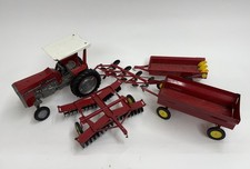 Trator Massey Ferguson 1/16 275 com 4 peças implementos vagão espalhador de disco arado comprar usado  Enviando para Brazil