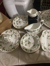 Wedgwood wild strawberry d'occasion  Expédié en Belgium