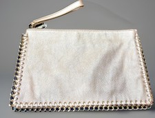 Bolsa de pulso Carlos By Carlos Santana ouro com acabamento em corrente dourada grande embreagem comprar usado  Enviando para Brazil