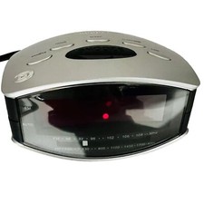 Radio Reloj Despertador AM/FM Durabrand Modelo CR-502 — Plateado y Negro con Pantalla Roja segunda mano  Embacar hacia Mexico