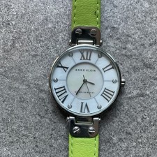 Relógio Anne Klein 34mm estojo tom prata com mostrador esfregão pulseira de couro verde A15 comprar usado  Enviando para Brazil