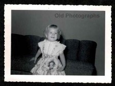 BABÊ FELIZ com BONECA SOFÁ SALA FOTO ANTIGA/VINTAGE INSTANTÂNEA - D890 comprar usado  Enviando para Brazil
