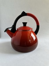 Chaleira Le Creuset Oolong 1,6Qt/1,5L Cerise esmalte vermelho assobio comprar usado Chaleira Le Creuset Oolong 1,6Qt/1,5L Cerise esmalte vermelho assobio comprar usado  Enviando para Brazil