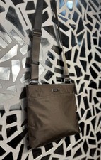 Bolsa tiracolo Tumi Voyageur taupe marrom oliva náilon e couro, usado comprar usado  Enviando para Brazil