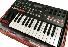 Akai professional mpk225 d'occasion  Expédié en Belgium