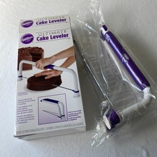 WILTON ULTIMATE CAKE LEVELER LÂMINA DE AÇO INOXIDÁVEL DOBRÁVEL 21,7 W x 5,5 H NOVO NA CAIXA comprar usado  Enviando para Brazil