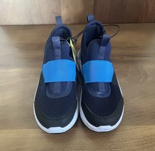 Tênis All in Motion Fern SlipOn Performance Fashion tamanho 4 preto/azul marinho comprar usado  Enviando para Brazil