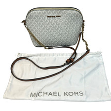 Bolsa tiracolo Michael Kors couro baunilha ouro hardware bolsa de pó em excelente estado usado comprar usado Bolsa tiracolo Michael Kors couro baunilha ouro hardware bolsa de pó em excelente estado usado comprar usado  Enviando para Brazil