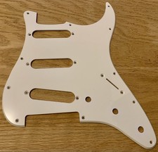 Pickguard Squier Bullet Strat - SSS (2017) Branco (Usado) Vem com ALGUNS parafusos comprar usado  Enviando para Brazil