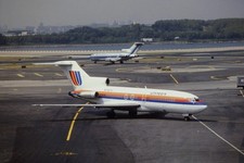 Slide colorido original 35mm da United Boeing 727-22C N7407U na LGA em 1979, usado comprar usado  Enviando para Brazil