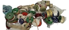 Lote de 46 carretéis de fita misturados até 2,5” rolos completos e parciais artesanato, floral comprar usado  Enviando para Brazil