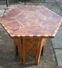 Usado, EXCELENTE MESA LATERAL HEXAGONAL DE MADEIRA ISLÂMICA/MOURISCA ANTIGA INCRUSTADA comprar usado  Enviando para Brazil
