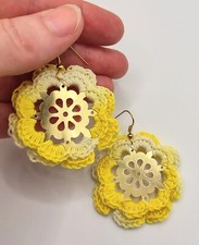 Orecchini fiore giallo usato  Roma