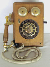 TELEFONE DE PAREDE VINTAGE MADEIRA ANTIGO MANIVELA TELEFONE MADEIRA E LATÃO DECORAÇÃO FUNCIONA!! comprar usado  Enviando para Brazil