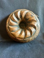 Duas panelas antigas de cobre para bolo do século XIX enlatadas envelhecidas em uma linda pátina comprar usado Duas panelas antigas de cobre para bolo do século XIX enlatadas envelhecidas em uma linda pátina comprar usado  Enviando para Brazil