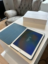 Apple iPad 5. Gen. 32GB, WLAN, 24,64 cm, (9,7 Zoll) - Silber, usado comprar usado  Enviando para Brazil