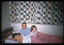 Usado, Slide Kodachrome década de 1960 - 3 crianças se preparando para a cama menino sorridente feliz meninas comprar usado  Enviando para Brazil
