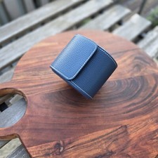 Rolo/caixa de relógio em couro pebbled azul com costura branca, interior de veludo preto comprar usado  Enviando para Brazil