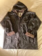 Capa de chuva Misty Harbor feminina tamanho M isolada PVC preta com forro com estampa de leopardo comprar usado  Enviando para Brazil