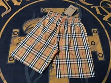 Pantaloncini burberry usato  Italia