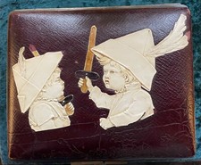 Usado, Uma caixa de luvas infantil de couro antiga incomum com imagem de celulóide comprar usado  Enviando para Brazil