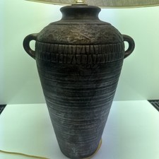 Usado, Abajur de mesa de cerâmica artesanal rústico – Uma peça de declaração de elegância atemporal comprar usado  Enviando para Brazil