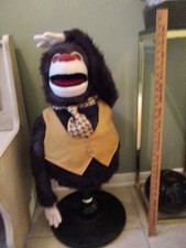 Boneco grande macaco ou gorila ou chimpanzé em um suporte 3' de altura comprar usado Boneco grande macaco ou gorila ou chimpanzé em um suporte 3' de altura comprar usado  Enviando para Brazil