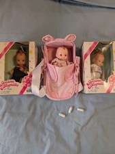 3 Bonecas Pixie Precious Playmates 6" vintage 1987 com 2 caixas, cama transportadora para bebês comprar usado  Enviando para Brazil