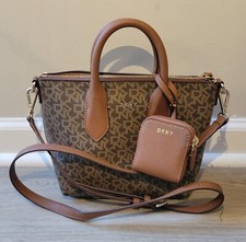 Dkny logo valeya d'occasion  Expédié en Belgium