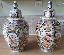 Pair covered pots d'occasion  Expédié en Belgium