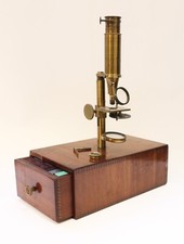 Um microscópio Buron Acromatic antigo em caixa de madeira, por volta de 1840 comprar usado  Enviando para Brazil