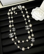 Chanel oro ferramenta usato Chanel oro ferramenta usato  Spedire a Italy