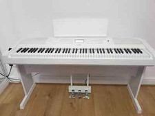 Yamaha dgx 670 for sale  LONDON