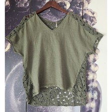 Blusa XCVI verde oliva mistura de linho crochê acabamento em renda gola V manga curta comprar usado  Enviando para Brazil