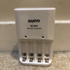 Usado, Carregador de bateria recarregável Sanyo Ni-Mh plugue europeu AA e AAA comprar usado  Enviando para Brazil