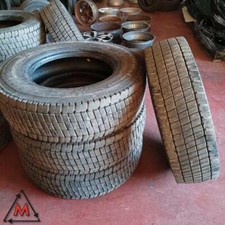 Set pneumatici camion usato  Vajont