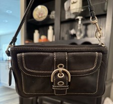 Carteira de couro preta Coach Soho pulseira comprar usado Carteira de couro preta Coach Soho pulseira comprar usado  Enviando para Brazil