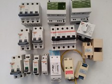 Stock materiale elettrico usato  Italia