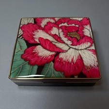 Peau beauté ombre d'occasion  Expédié en Belgium